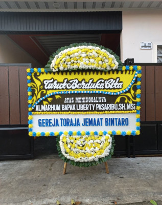 Papan Bunga Duka di Kampung I Skip