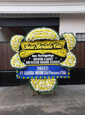 Papan Bunga Duka di Kampung I Skip