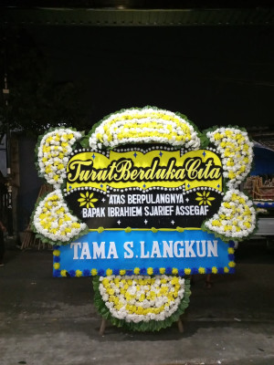 Papan Bunga Duka di Kampung I Skip